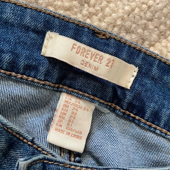 High Rise Ripped Jeans - Picture 4 of 6